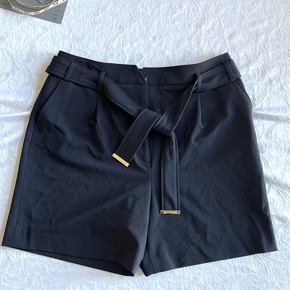 NWOT High waisted size 12 Tommy Hilfiger Navy dress shorts with belt